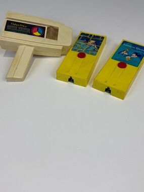 Fisher-Price Kids Toy Movie Viewer and Cartridges